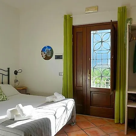 Casale Del Borgo לינה וארוחת בוקר 3*
