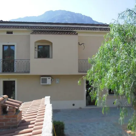 Casale Del Borgo לינה וארוחת בוקר 3*